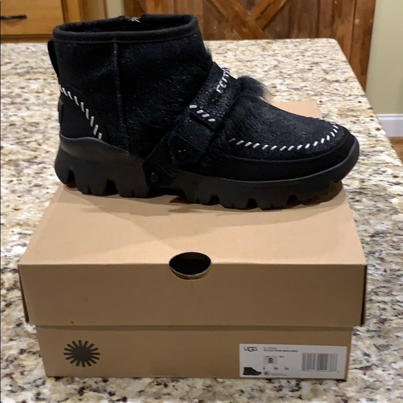UGG Shoes - FLASH SALE 🎉Authentic UGG Fluff Punk Boot size 8